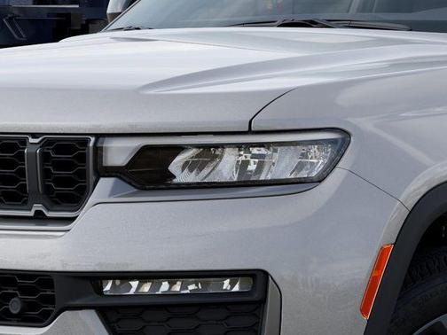 Silver Zynith 2026 Jeep Grand Cherokee Limited