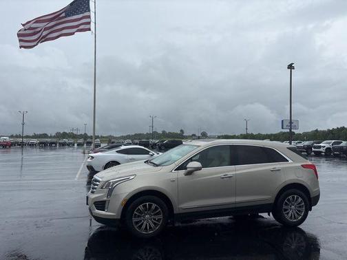 Silver Coast Metallic 2017 Cadillac XT5 Luxury