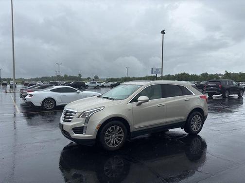 Silver Coast Metallic 2017 Cadillac XT5 Luxury
