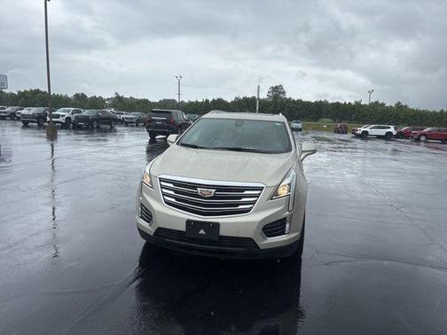 Silver Coast Metallic 2017 Cadillac XT5 Luxury