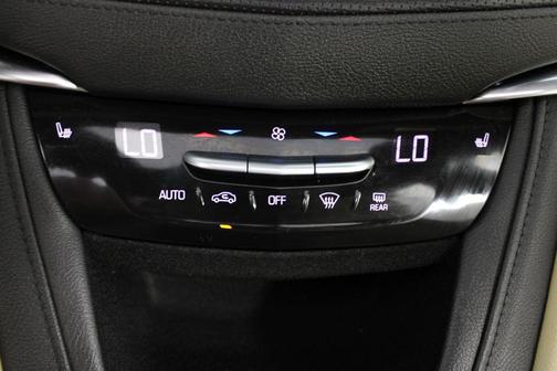Silver Coast Metallic 2017 Cadillac XT5 Luxury