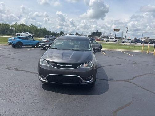 Granite Crystal Metallic Clearcoat 2017 Chrysler Pacifica Touring-L