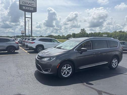 Granite Crystal Metallic Clearcoat 2017 Chrysler Pacifica Touring-L