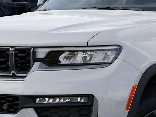Bright White Clearcoat 2026 Jeep Grand Cherokee Limited