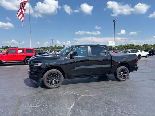 Diamond Black Crystal Pearlcoat 2024 RAM 1500 Limited