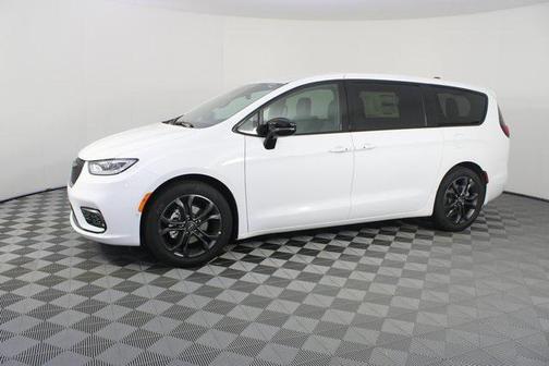 2026 Chrysler Pacifica L