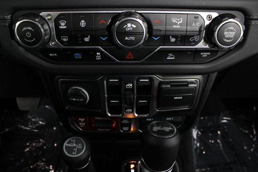 Granite Crystal Metallic Clearcoat 2025 Jeep Wrangler 4xe Rubicon