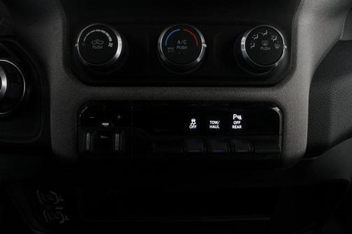 2019 RAM 2500 Tradesman Crew Cab 4x4 6'4' Box