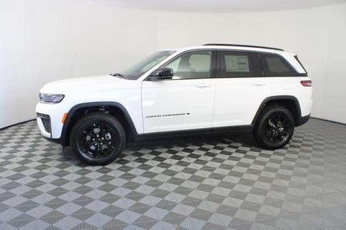 Bright White Clearcoat 2026 Jeep Grand Cherokee Altitude