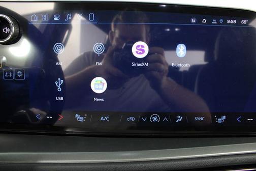 Radiant Red Tintcoat 2026 Chevrolet Traverse LT