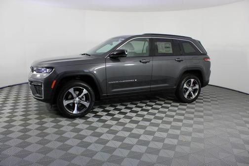 Baltic Gray Metallic Clearcoat 2026 Jeep Grand Cherokee Limited