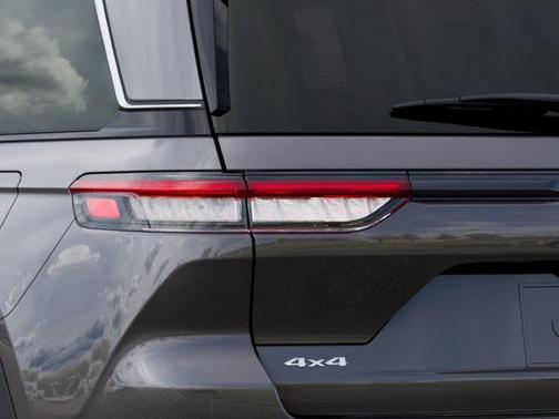 Baltic Gray Metallic Clearcoat 2026 Jeep Grand Cherokee Laredo