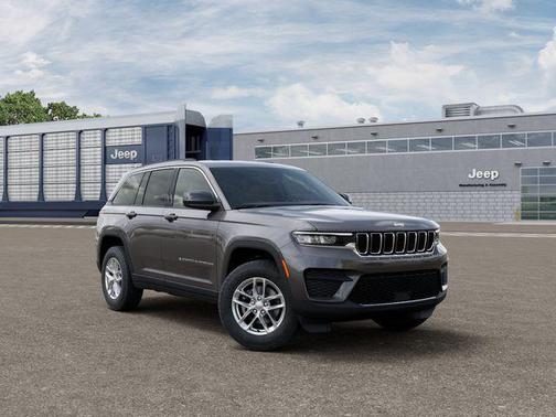 Baltic Gray Metallic Clearcoat 2026 Jeep Grand Cherokee Laredo