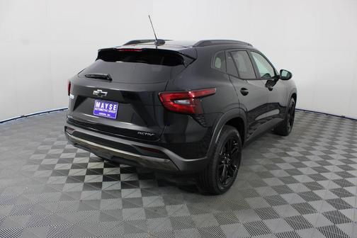 Mosaic Black Metallic 2026 Chevrolet Trax FWD ACTIV