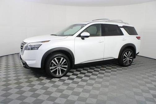 2025 Nissan Pathfinder Platinum 4WD