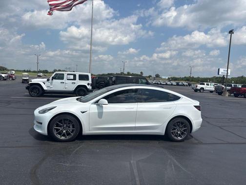 Pearl White Multi-Coat 2019 Tesla Model 3 Standard Range