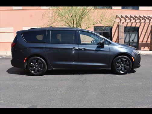2020 Chrysler Pacifica Hybrid Limited