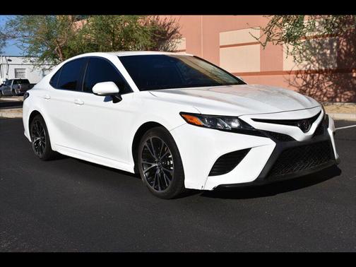 2020 Toyota Camry SE