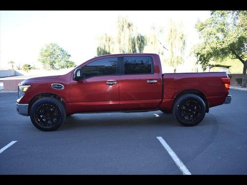 2017 Nissan Titan SV