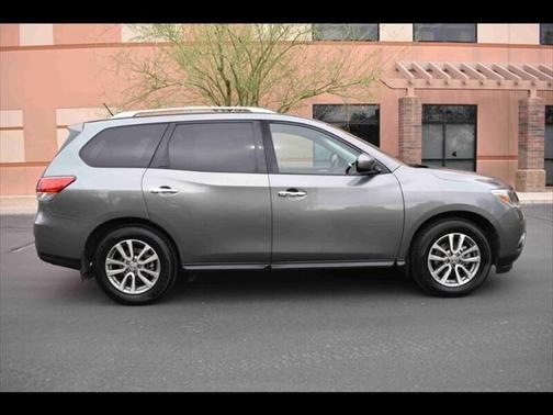 2016 Nissan Pathfinder SV