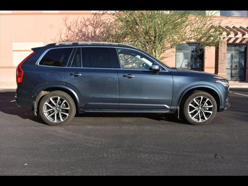 2018 Volvo XC90 T6 Momentum