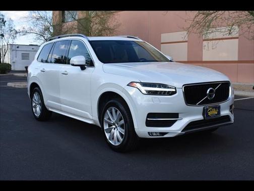 2016 Volvo XC90 T6 Momentum