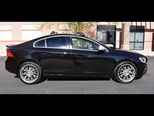 2017 Volvo S60 T6 R-Design Platinum