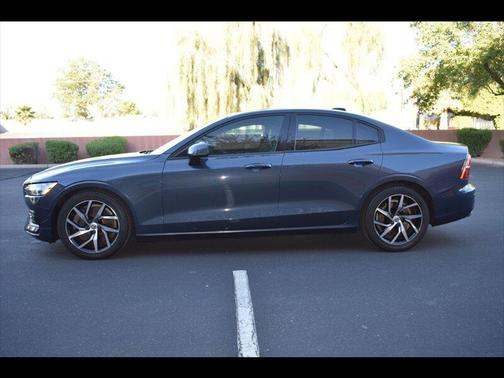 2020 Volvo S60 T6 Momentum