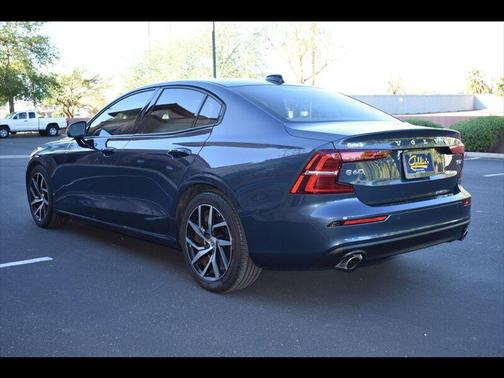 2020 Volvo S60 T6 Momentum