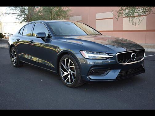 2020 Volvo S60 T6 Momentum