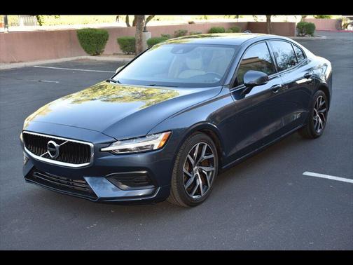 2020 Volvo S60 T6 Momentum