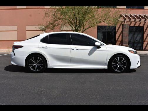 2020 Toyota Camry SE