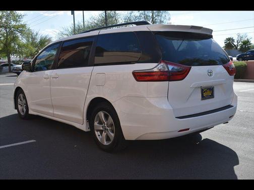 2020 Toyota Sienna LE