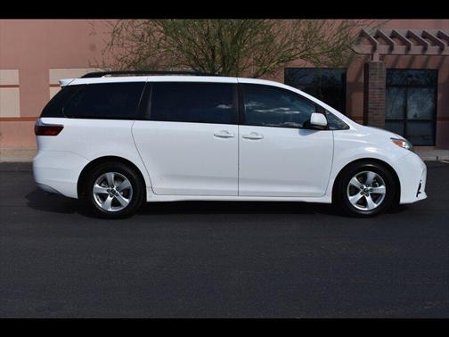 2020 Toyota Sienna LE