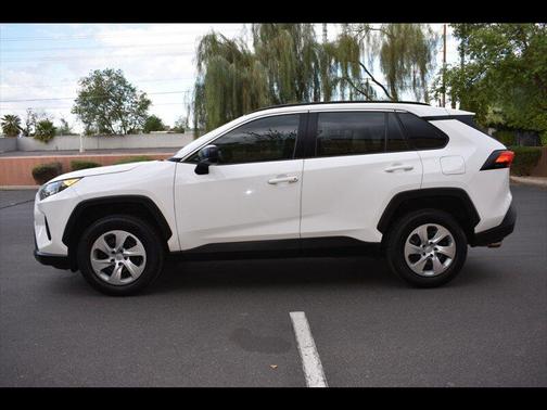 2020 Toyota RAV4 LE