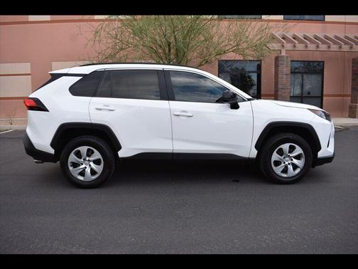 2020 Toyota RAV4 LE