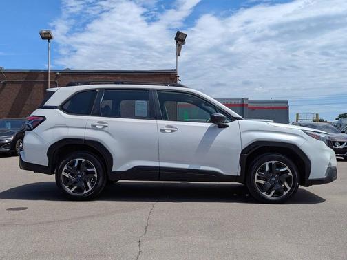 White 2025 Subaru Forester Base