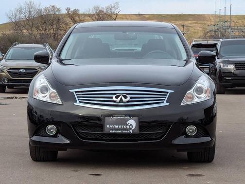 2015 INFINITI Q40 Base