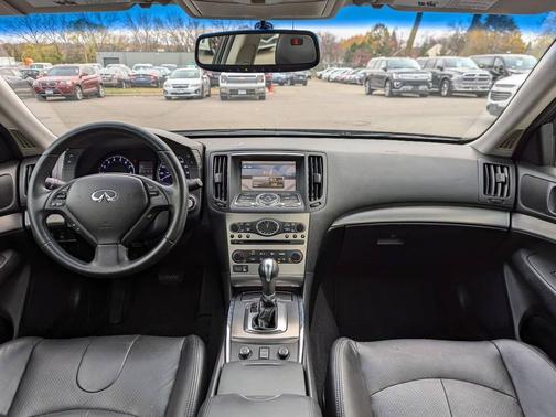 2015 INFINITI Q40 Base