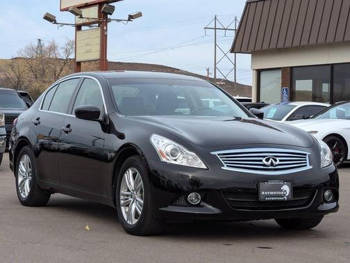 2015 INFINITI Q40 Base