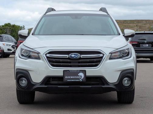 White 2018 Subaru Outback 3.6R Limited