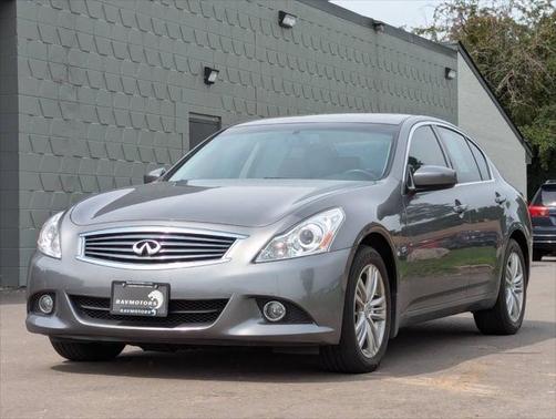 2015 INFINITI Q40 Base