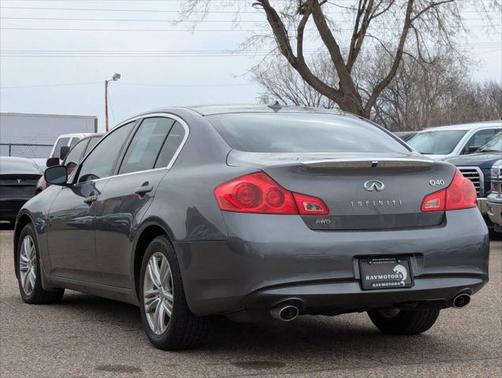 2015 INFINITI Q40 Base