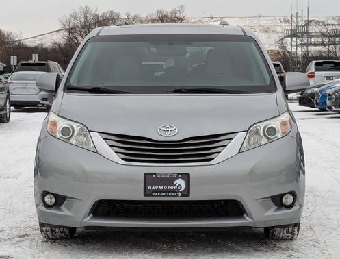 2017 Toyota Sienna XLE
