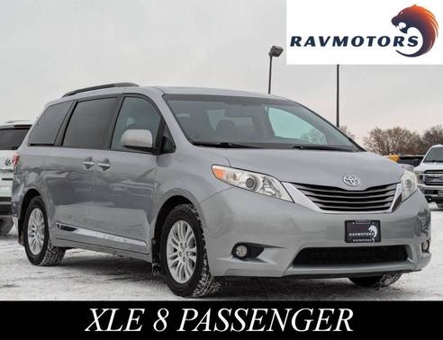 2017 Toyota Sienna XLE