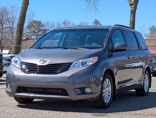 2017 Toyota Sienna XLE