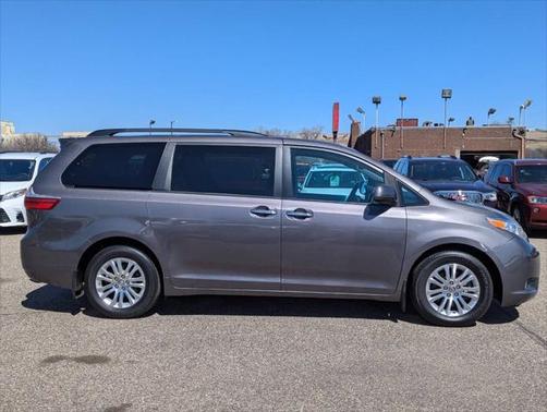 2017 Toyota Sienna XLE