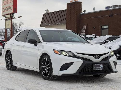 2019 Toyota Camry SE