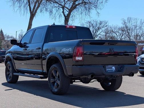 Diamond Black Crystal Pearl 2019 RAM 1500 SLT