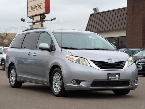 2014 Toyota Sienna XLE